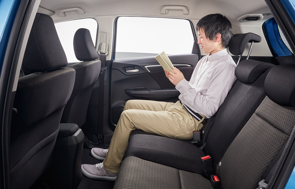 ホンダフィットの後部座席は狭い?国産コンパクトカーの広さと比較。 ホンダのフィットの購入検討者用メディア ホンダフィットの後部座席は狭い?国産コンパクトカーの広さと比較。 ホンダのフィットの購入検討者用メディア